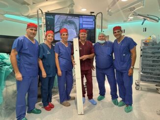 El servicio de Cirugía Cardiovascular del Hospital Quirónsalud Sagrado Corazón implanta una endoprótesis personalizada de última generación para resolver un caso de alta complejidad